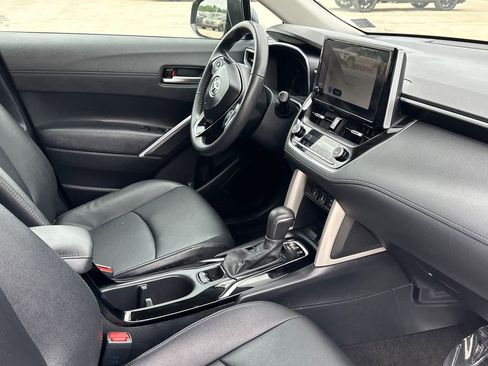 Used 2024 Toyota Corolla Cross XLE AWD/4WD image 11