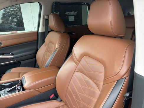 Used 2024 Nissan Pathfinder Platinum w/ Cargo Package image 3