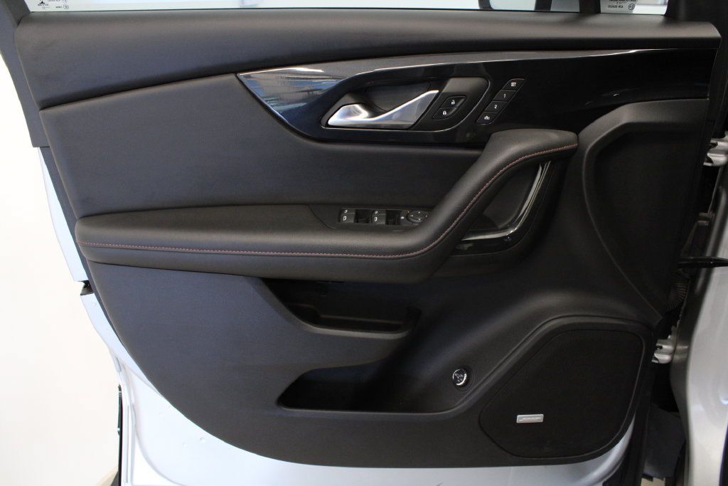 Used 2022 Chevrolet Blazer RS w/ Enhanced Convenience Package FWD image 11
