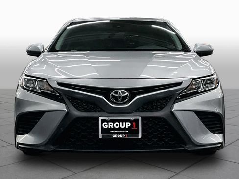 Used 2018 Toyota Camry SE FWD image 3