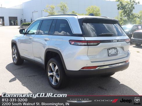 New 2025 Jeep Grand Cherokee Limited AWD/4WD image 5