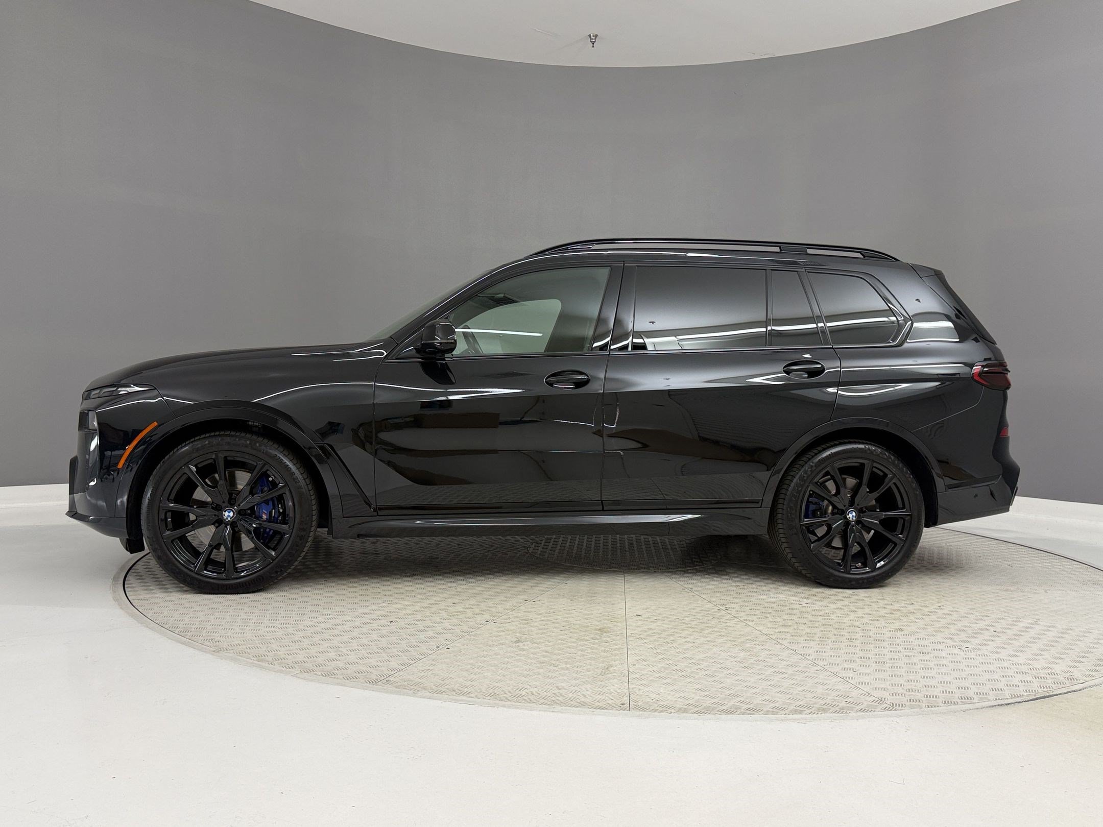 Certified 2024 BMW X7 xDrive40i w/ M Sport Package AWD/4WD image 2