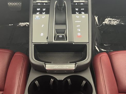 Certified 2024 Porsche Macan Turbo AWD/4WD image 20