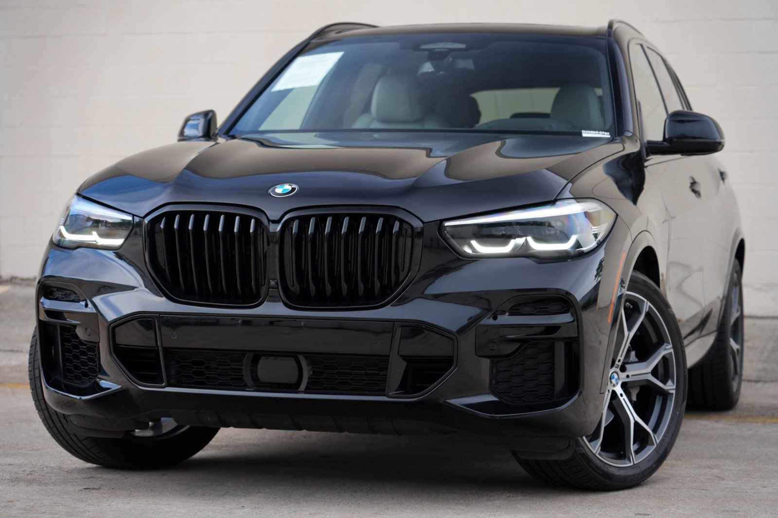 Used 2023 BMW X5 sDrive40i w/ M Sport Package RWD image 3
