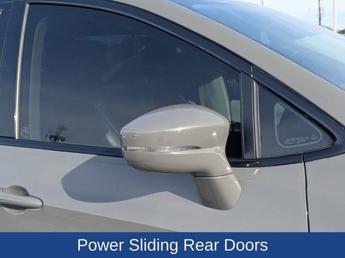 Used 2022 Chrysler Pacifica Touring-L image 12