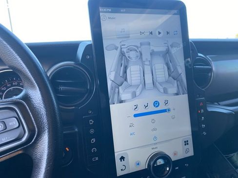 Used 2020 Jeep Gladiator Sport image 14