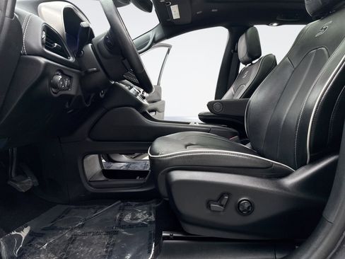 Used 2022 Chrysler Pacifica Limited w/ S Appearance Package image 11