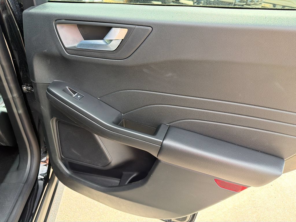 Used 2026 Ford Escape ST-Line FWD image 16