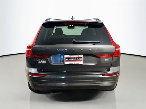 Used 2022 Volvo XC60 B5 Momentum w/ Climate Package image 6
