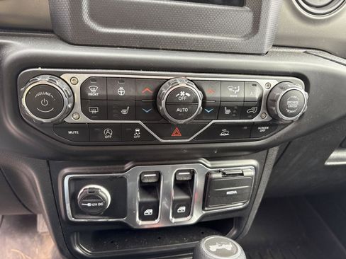 Used 2021 Jeep Wrangler Willys image 17