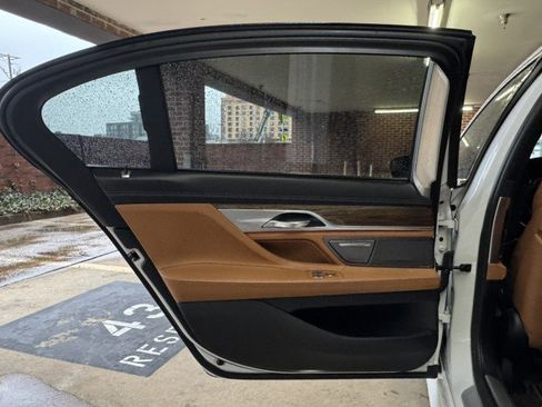 Used 2018 BMW 750i xDrive image 14