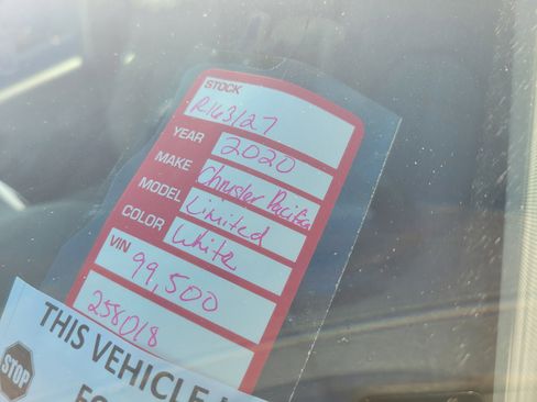 Used 2020 Chrysler Pacifica Limited image 10