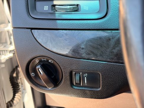 Used 2015 Dodge Grand Caravan SXT w/ UConnect Hands-Free Group FWD image 28