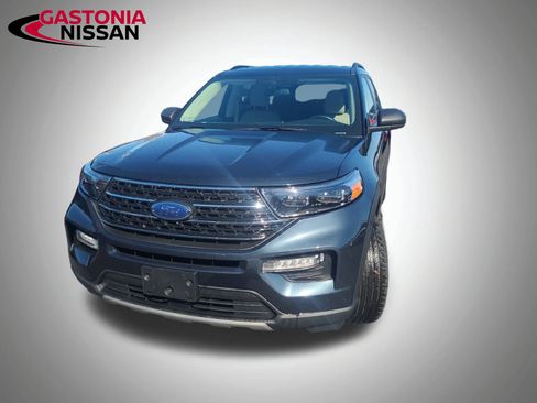 Used 2022 Ford Explorer XLT w/ Equipment Group 202A image 6