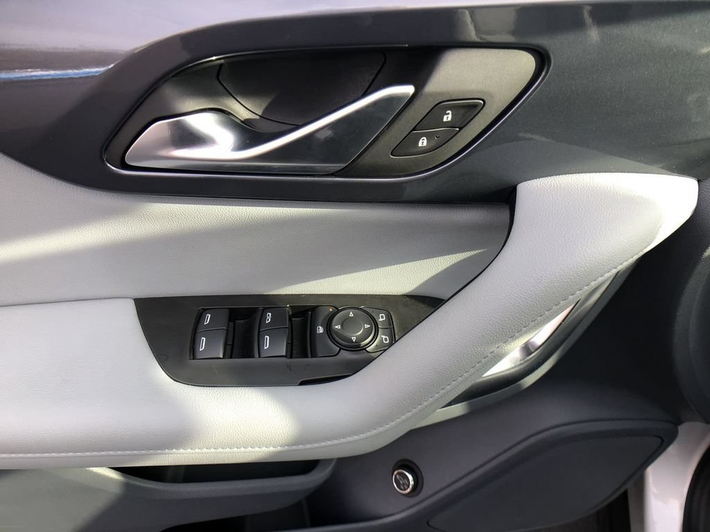 Used 2022 Chevrolet Blazer LT FWD image 13