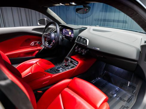 Used 2022 Audi R8 V10 w/ Premium Package RWD image 7