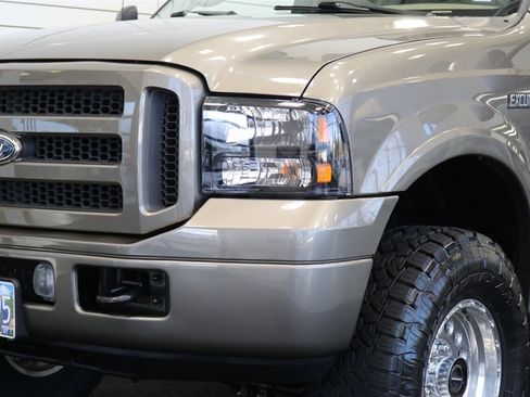 Used 2005 Ford Excursion Limited image 12