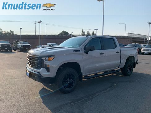 Used 2026 Chevrolet Silverado 1500 Custom Trail Boss w/ Dark Appearance Package AWD/4WD image 3