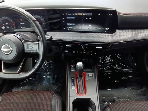 Used 2025 Nissan Kicks SR w/ SR Premium Package FWD image 3
