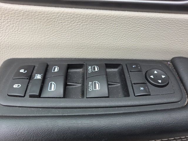 Used 2023 Chrysler Pacifica Touring-L FWD image 30