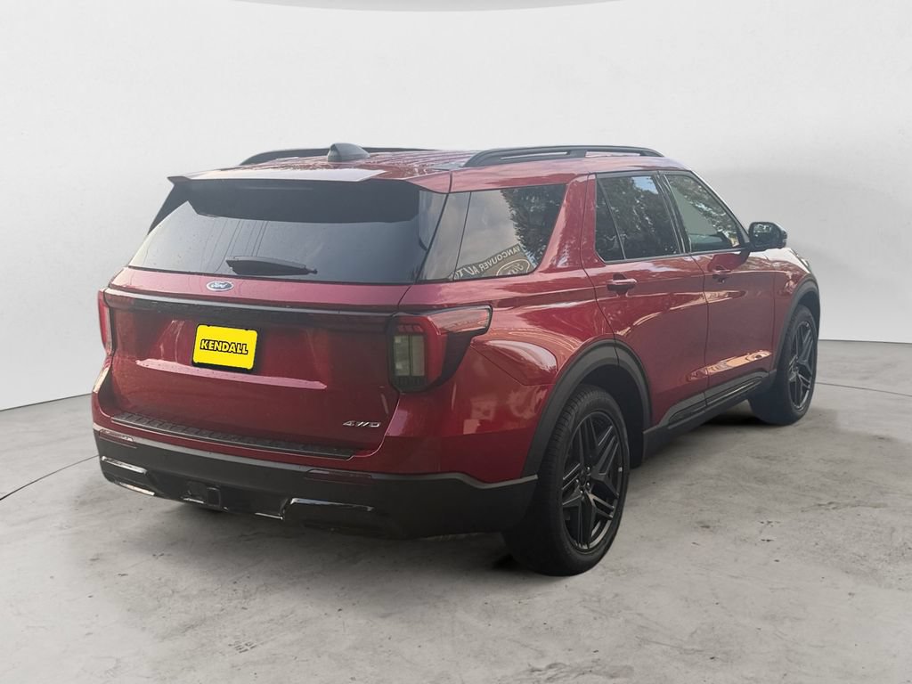 Used 2026 Ford Explorer ST-Line w/ ST-Line Street Pack AWD/4WD image 4