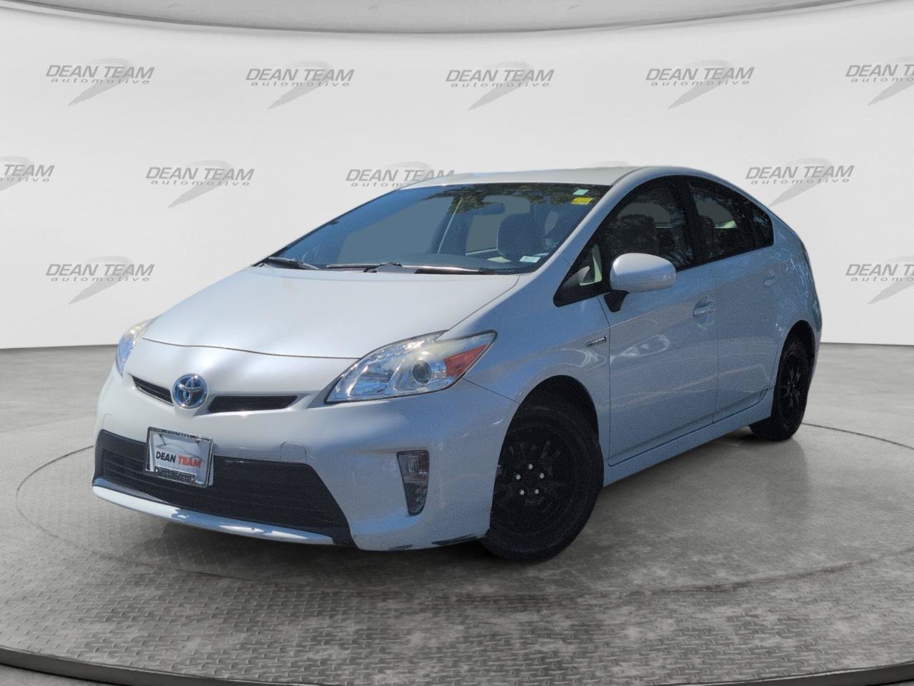 Used 2015 Toyota Prius Two FWD image 3