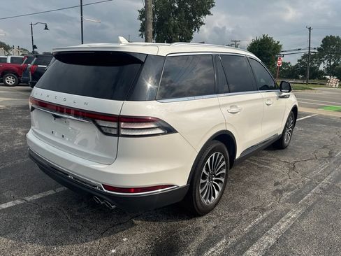 Used 2023 Lincoln Aviator AWD w/ Premium Package image 3