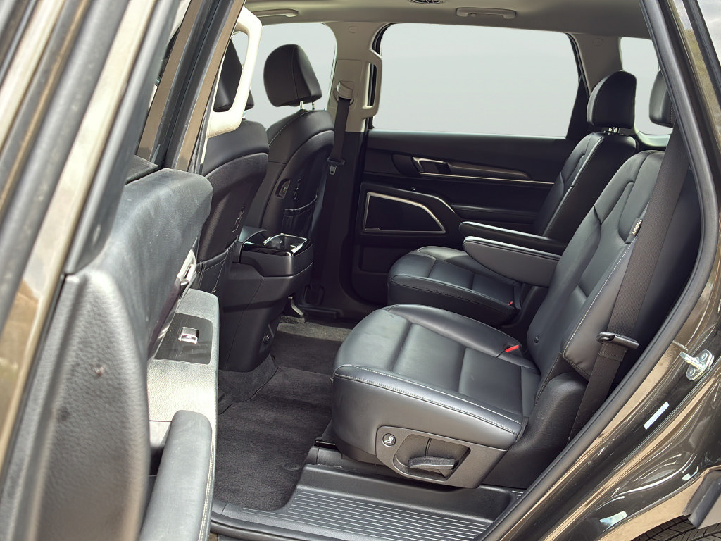Used 2025 Kia Telluride S FWD image 16