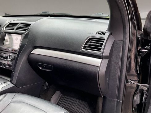 Used 2017 Ford Explorer XLT w/ Equipment Group 202A FWD image 16