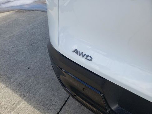 Used 2025 Nissan Murano SV image 11