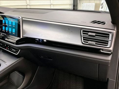 New 2026 Volkswagen Atlas Cross Sport SE image 28