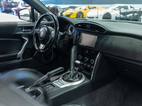 Used 2018 Toyota 86 RWD image 10