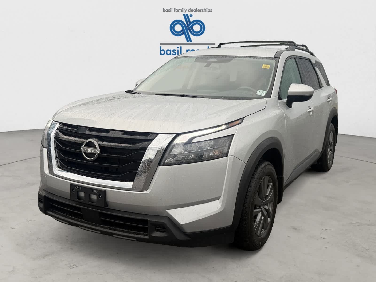 Used 2024 Nissan Pathfinder SV FWD image 2