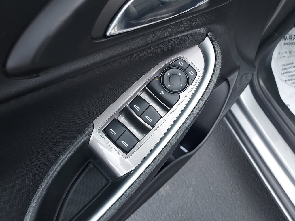 Used 2024 Chevrolet Malibu RS FWD image 11