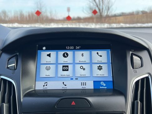 Used 2017 Ford Focus SEL w/ Cold Weather Package image 25