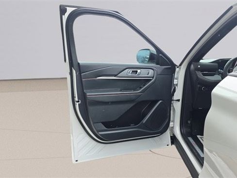 Certified 2025 Ford Explorer ST-Line w/ ST-Line Street Pack image 13