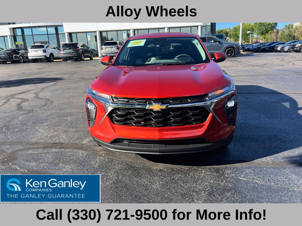 Used 2024 Chevrolet Trax LS w/ LS Convenience Package FWD image 3