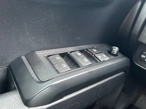 Used 2020 Toyota Tacoma SR w/ SR Convenience Package RWD image 16