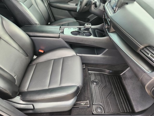 Used 2025 Nissan Rogue SV w/ SV Premium Package FWD image 13