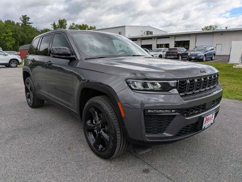 Used 2026 Jeep Grand Cherokee Limited w/ Limited Altitude Package AWD/4WD image 4