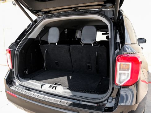 Used 2020 Ford Explorer XLT w/ Equipment Group 202A RWD image 45