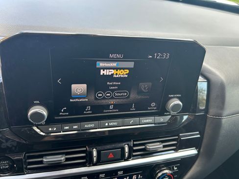 Used 2025 Nissan Pathfinder SV image 21