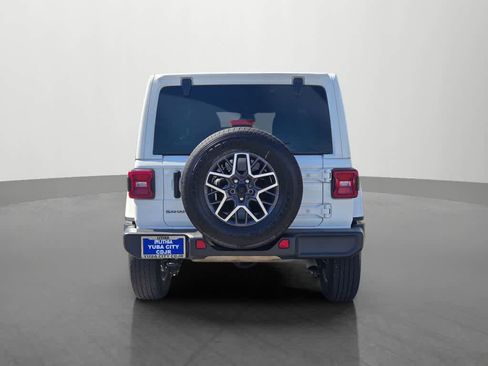 Used 2025 Jeep Wrangler Sahara image 5