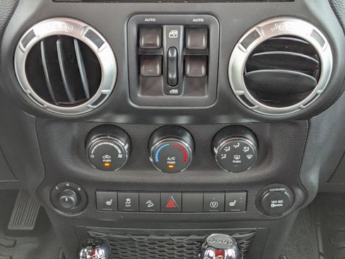 Used 2017 Jeep Wrangler Unlimited Rubicon image 19