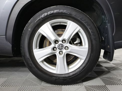 Used 2020 Toyota Highlander LE AWD/4WD image 8