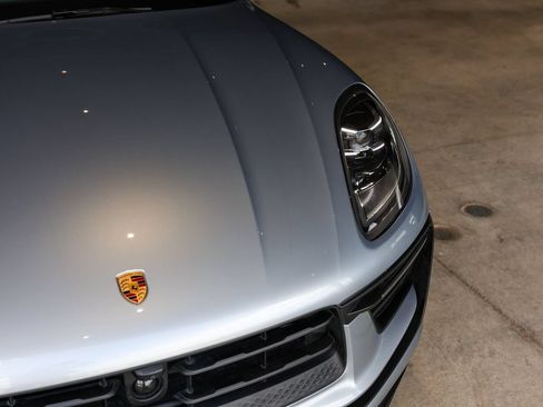 Certified 2023 Porsche Macan AWD/4WD image 11