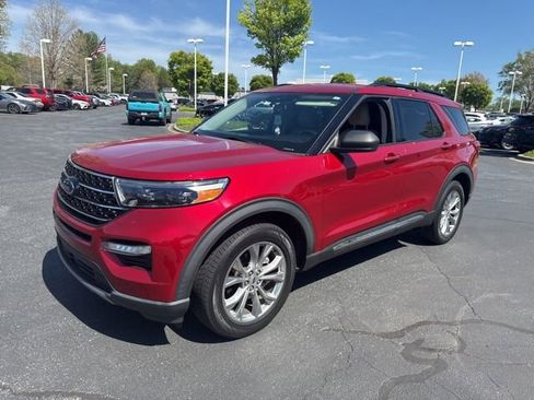 Used 2020 Ford Explorer XLT w/ Equipment Group 202A image 9