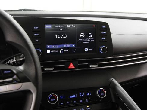 Used 2021 Hyundai Elantra SEL image 9