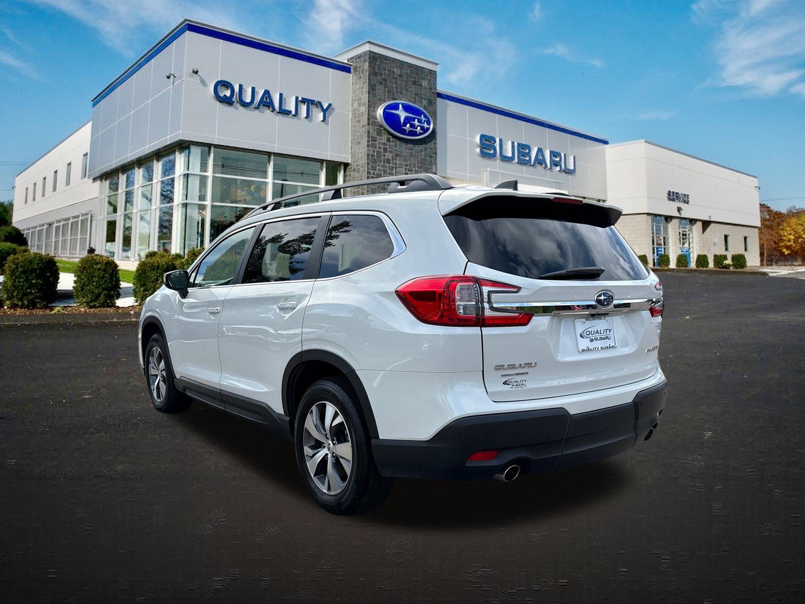 Used 2025 Subaru Ascent Premium AWD/4WD image 2