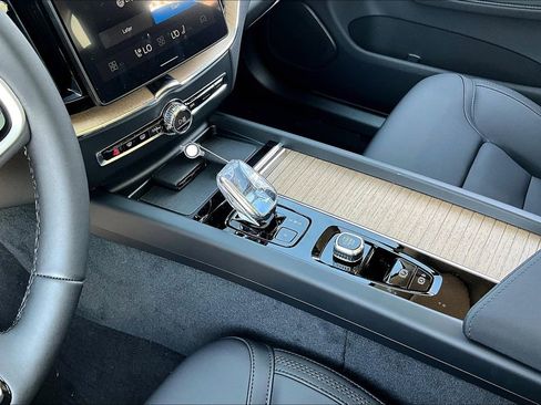 New 2026 Volvo XC60 B5 Core w/ Climate Package image 21